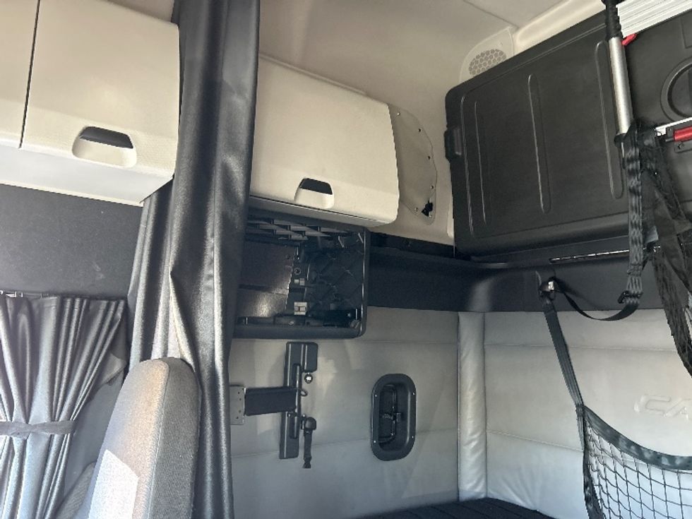 Sleeper Tractor-Heavy Duty Tractors-Freightliner-2021-T12664ST-Sturtevant-WI-515,435\n\t\tmiles-$ 59,500 - Image 19