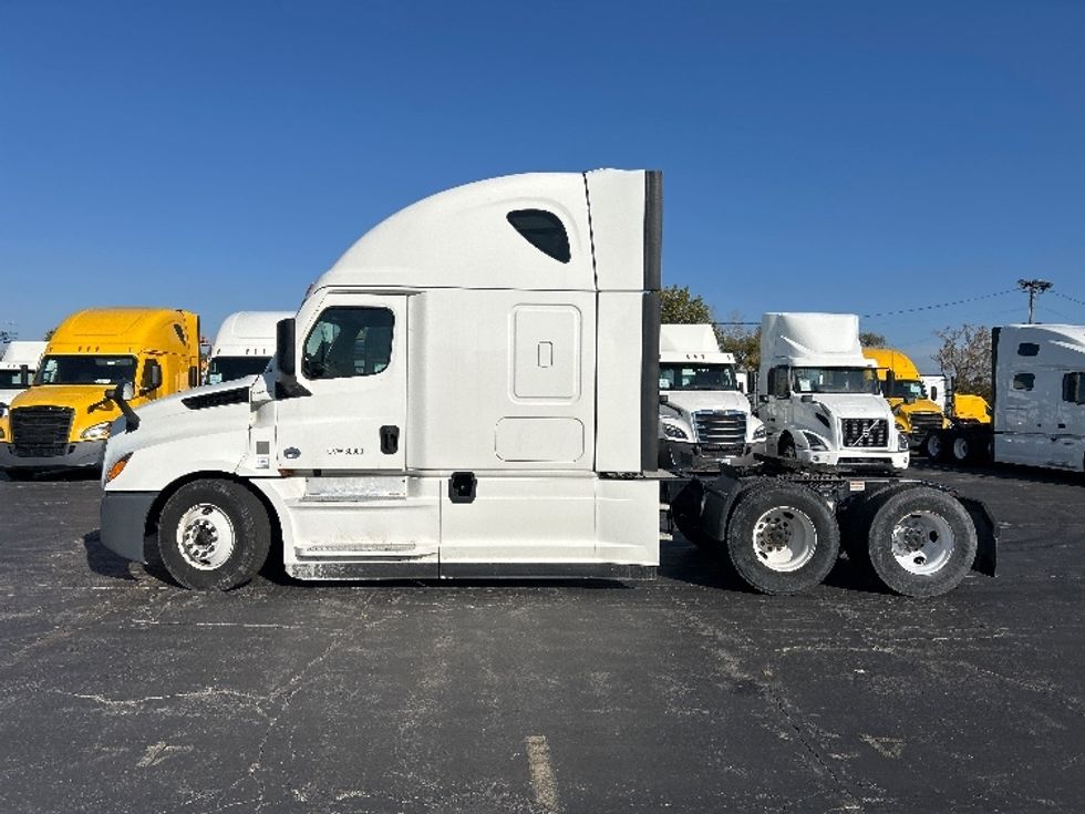 Sleeper Tractor-Heavy Duty Tractors-Freightliner-2021-T12664ST-Sturtevant-WI-515,435\n\t\tmiles-$ 59,500 - Image 4