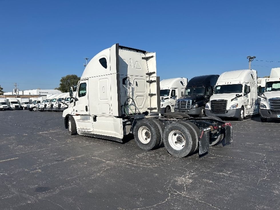 Sleeper Tractor-Heavy Duty Tractors-Freightliner-2021-T12664ST-Sturtevant-WI-515,435\n\t\tmiles-$ 59,500 - Image 5