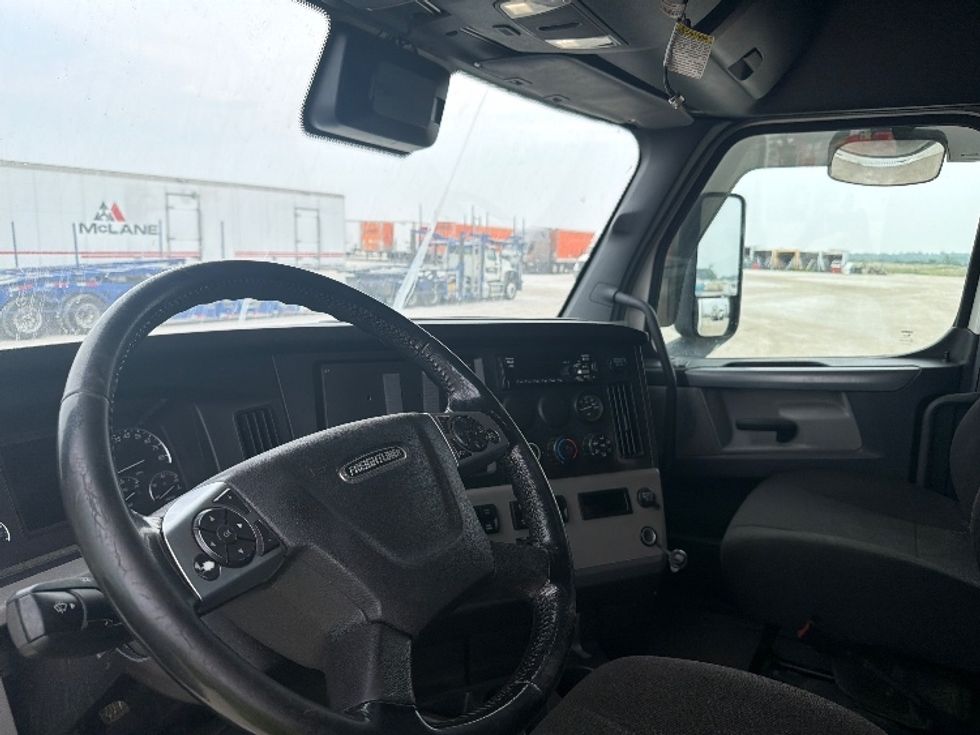 Sleeper Tractor-Heavy Duty Tractors-Freightliner-2021-T12664ST-Sturtevant-WI-540,753\n\t\tmiles-$ 64,250 - Image 10