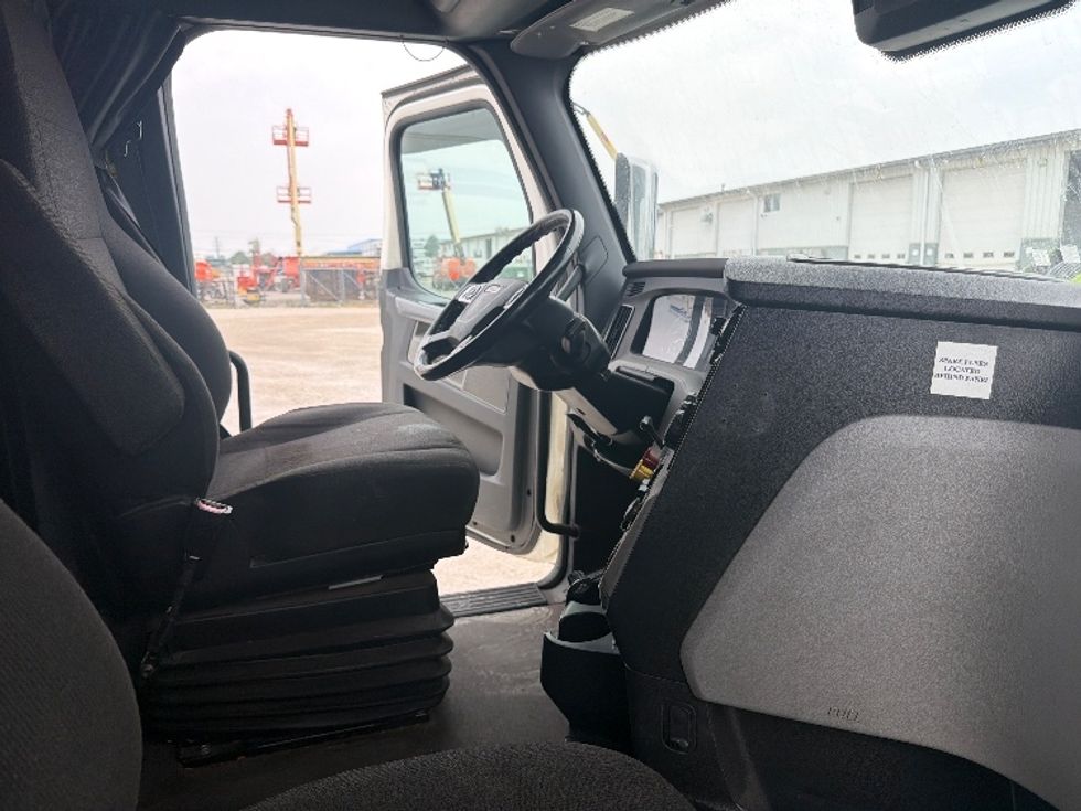 Sleeper Tractor-Heavy Duty Tractors-Freightliner-2021-T12664ST-Sturtevant-WI-540,753\n\t\tmiles-$ 64,250 - Image 15