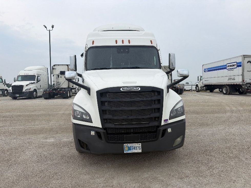 Sleeper Tractor-Heavy Duty Tractors-Freightliner-2021-T12664ST-Sturtevant-WI-540,753\n\t\tmiles-$ 64,250 - Image 2