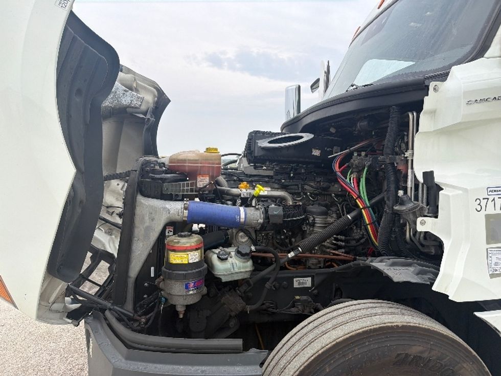 Sleeper Tractor-Heavy Duty Tractors-Freightliner-2021-T12664ST-Sturtevant-WI-540,753\n\t\tmiles-$ 64,250 - Image 21