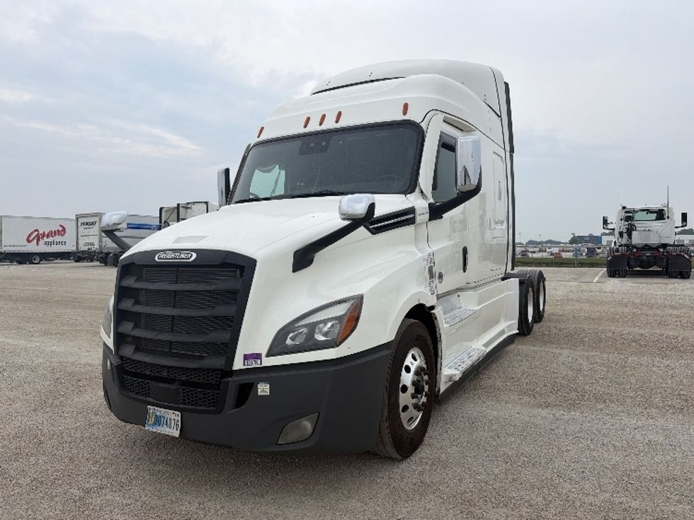 Sleeper Tractor-Heavy Duty Tractors-Freightliner-2021-T12664ST-Sturtevant-WI-540,753\n\t\tmiles-$ 64,250 - Image 3
