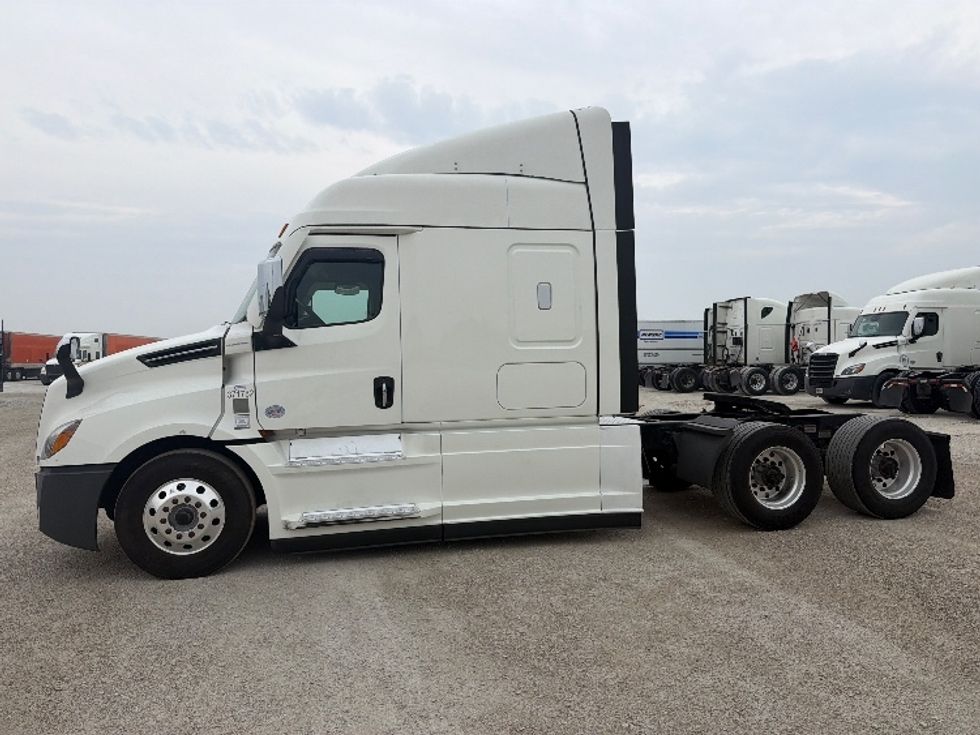 Sleeper Tractor-Heavy Duty Tractors-Freightliner-2021-T12664ST-Sturtevant-WI-540,753\n\t\tmiles-$ 64,250 - Image 4