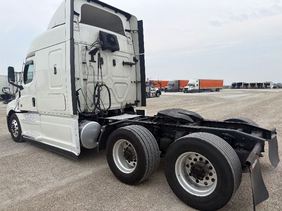 Sleeper Tractor-Heavy Duty Tractors-Freightliner-2021-T12664ST-Sturtevant-WI-540,753\n\t\tmiles-$ 64,250 - Image 5