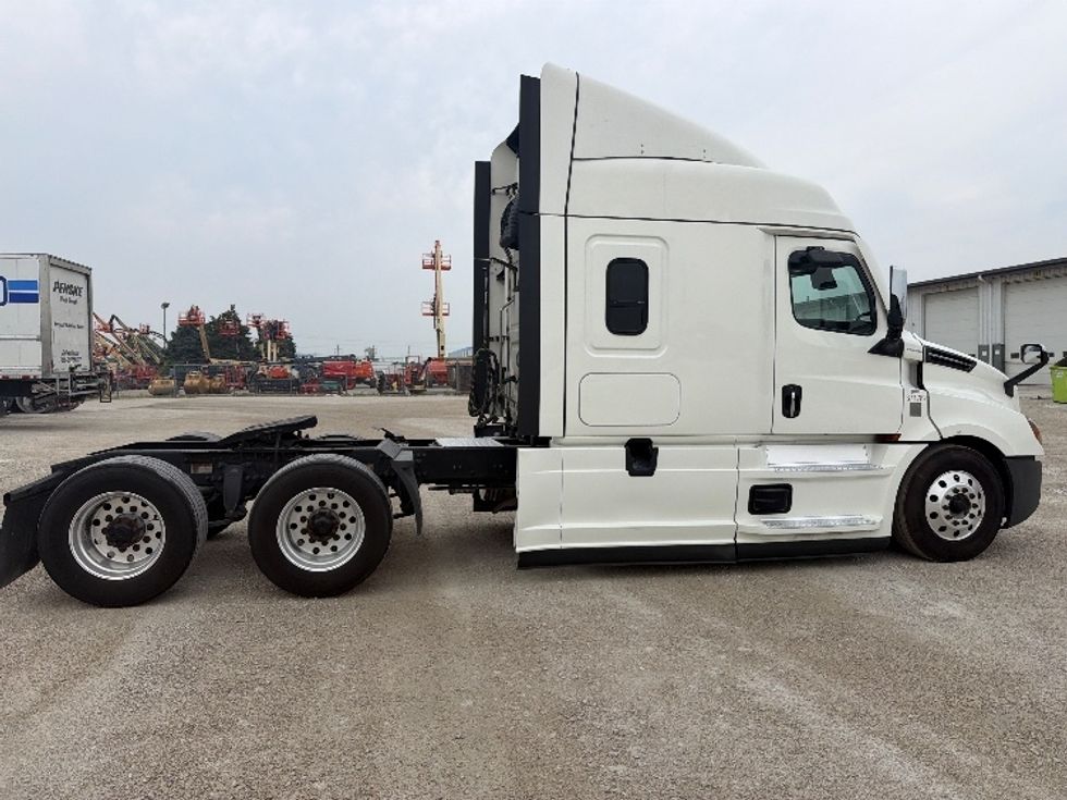 Sleeper Tractor-Heavy Duty Tractors-Freightliner-2021-T12664ST-Sturtevant-WI-540,753\n\t\tmiles-$ 64,250 - Image 8