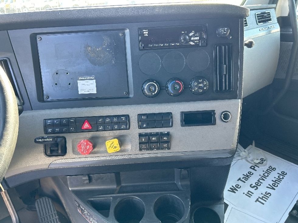 Sleeper Tractor-Heavy Duty Tractors-Freightliner-2021-T12664ST-Sturtevant-WI-571,882\n\t\tmiles-$ 56,000 - Image 12