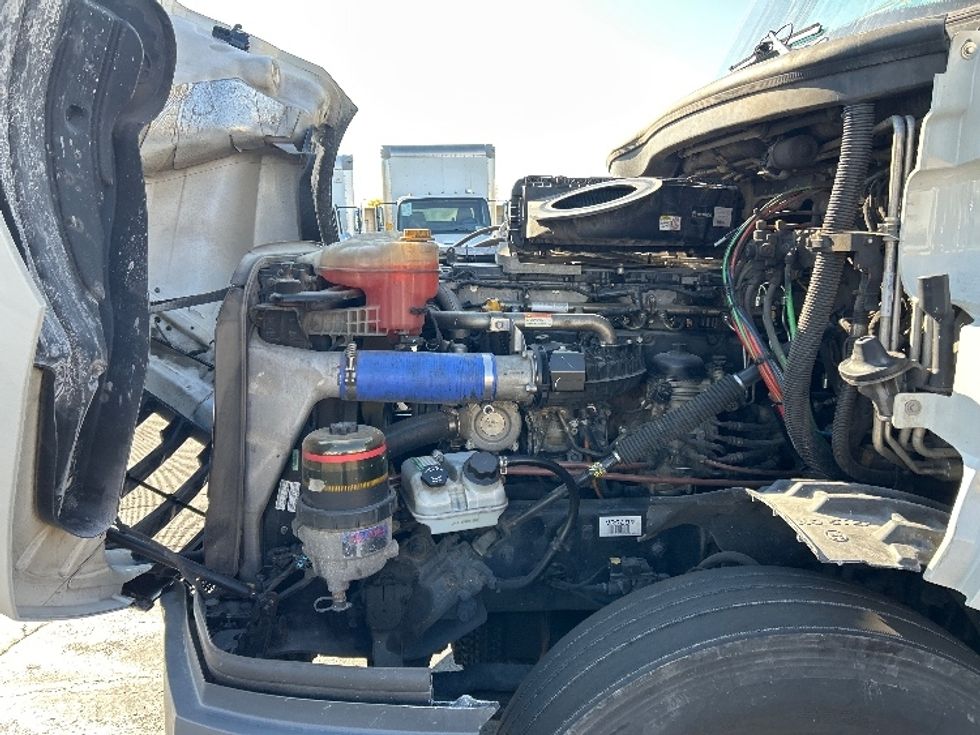 Sleeper Tractor-Heavy Duty Tractors-Freightliner-2021-T12664ST-Sturtevant-WI-571,882\n\t\tmiles-$ 56,000 - Image 21