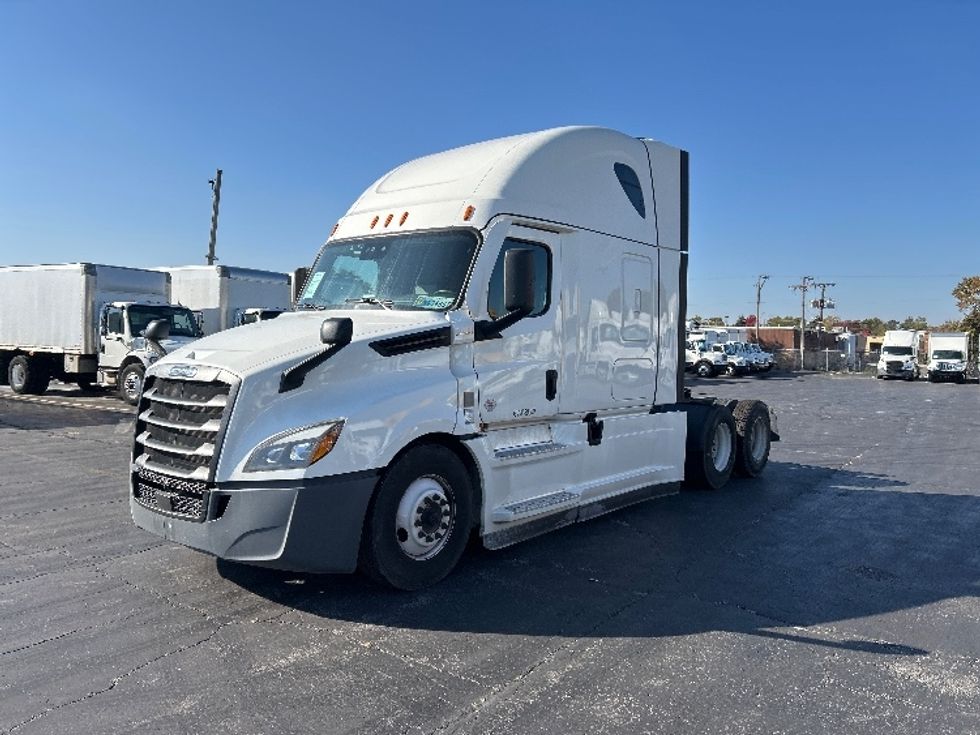 Sleeper Tractor-Heavy Duty Tractors-Freightliner-2021-T12664ST-Sturtevant-WI-571,882\n\t\tmiles-$ 56,000 - Image 3
