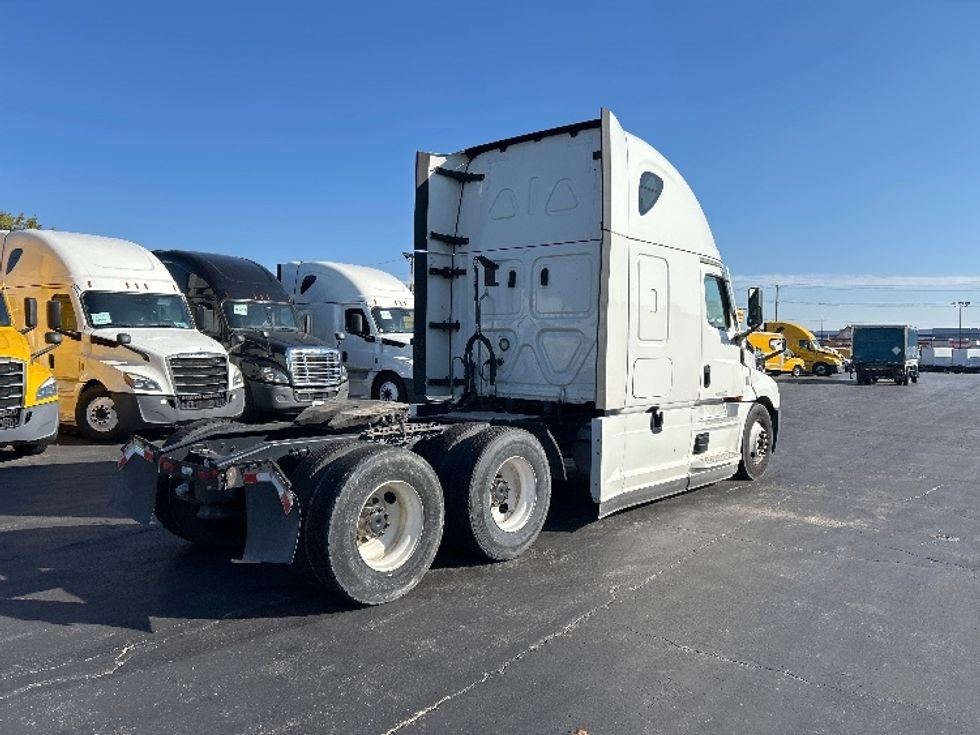 Sleeper Tractor-Heavy Duty Tractors-Freightliner-2021-T12664ST-Sturtevant-WI-571,882\n\t\tmiles-$ 56,000 - Image 7