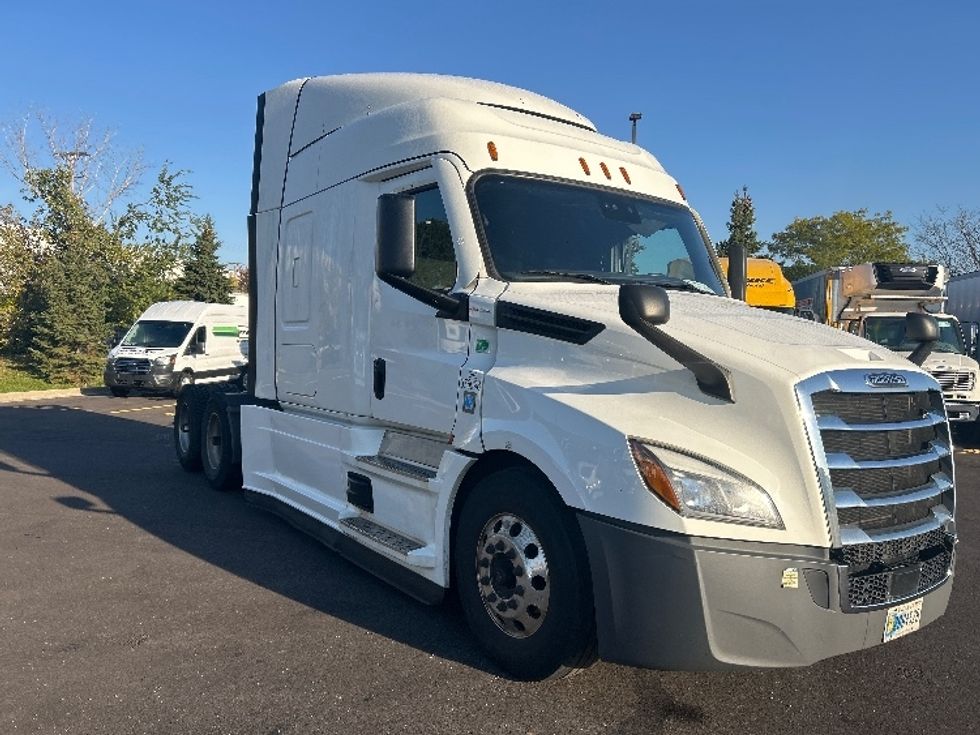 Sleeper Tractor-Heavy Duty Tractors-Freightliner-2021-T12664ST-Sturtevant-WI-631,094\n\t\tmiles-$ 63,500 - Image 1