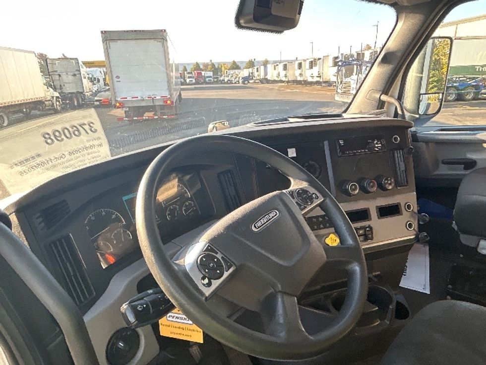 Sleeper Tractor-Heavy Duty Tractors-Freightliner-2021-T12664ST-Sturtevant-WI-631,094\n\t\tmiles-$ 63,500 - Image 10
