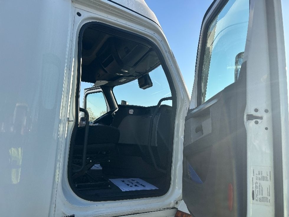 Sleeper Tractor-Heavy Duty Tractors-Freightliner-2021-T12664ST-Sturtevant-WI-631,094\n\t\tmiles-$ 63,500 - Image 13