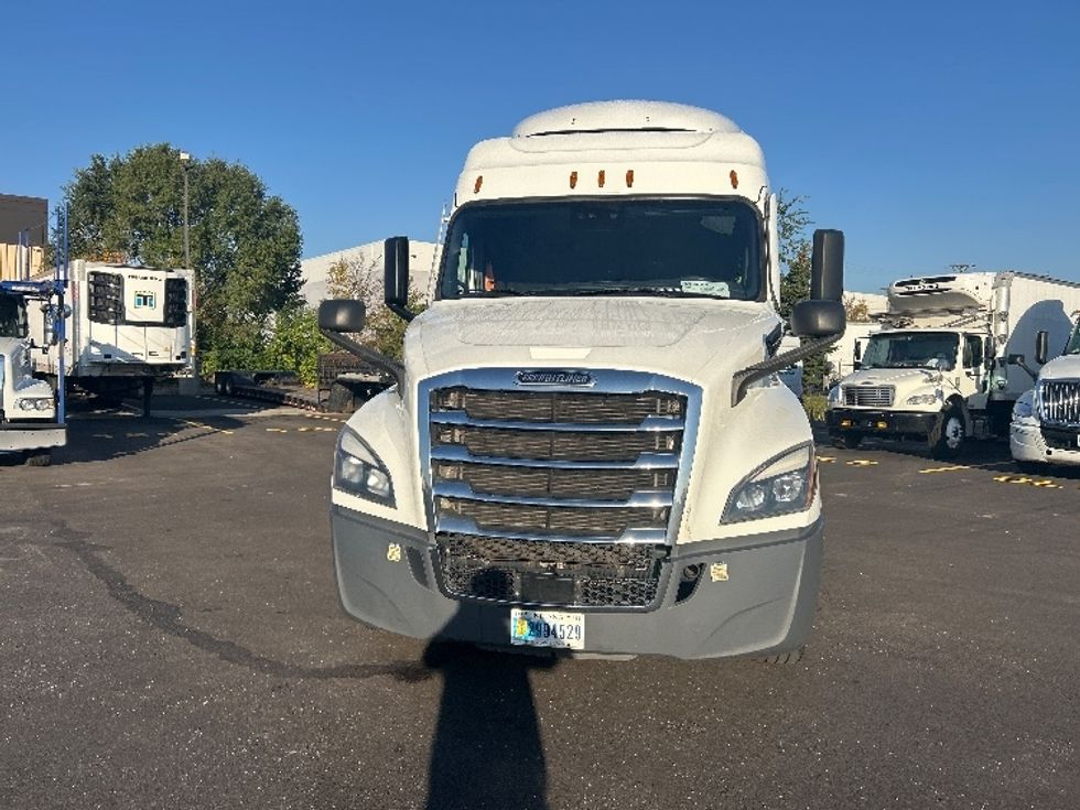 Sleeper Tractor-Heavy Duty Tractors-Freightliner-2021-T12664ST-Sturtevant-WI-631,094\n\t\tmiles-$ 63,500 - Image 2