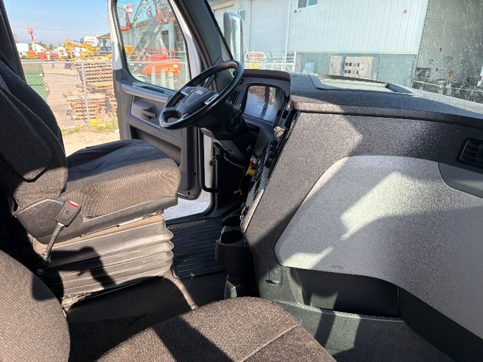 Sleeper Tractor-Heavy Duty Tractors-Freightliner-2021-T12664ST-Sturtevant-WI-637,768\n\t\tmiles-$ 56,000 - Image 15
