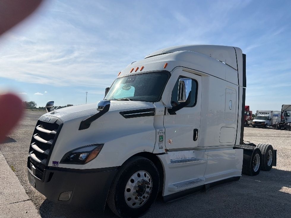 Sleeper Tractor-Heavy Duty Tractors-Freightliner-2021-T12664ST-Sturtevant-WI-637,768\n\t\tmiles-$ 56,000 - Image 3