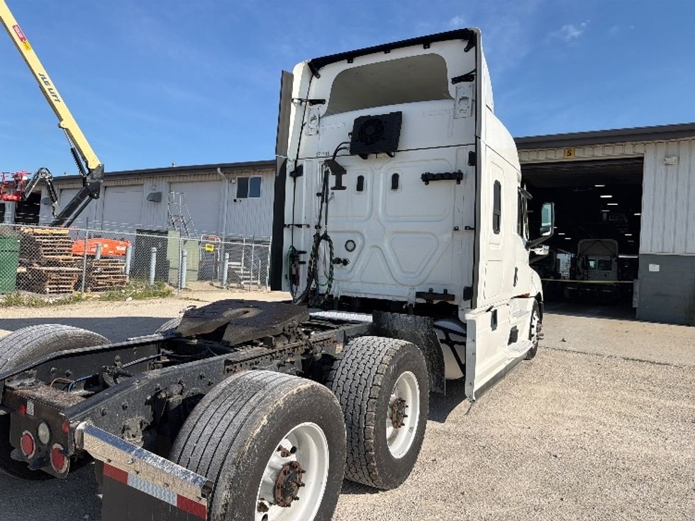 Sleeper Tractor-Heavy Duty Tractors-Freightliner-2021-T12664ST-Sturtevant-WI-637,768\n\t\tmiles-$ 56,000 - Image 7