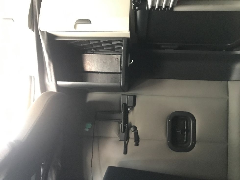 Sleeper Tractor-Heavy Duty Tractors-Freightliner-2021-T12664ST-Summit-MS-620,861\n\t\tmiles-$ 54,250 - Image 19