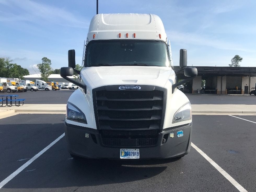 Sleeper Tractor-Heavy Duty Tractors-Freightliner-2021-T12664ST-Summit-MS-620,861\n\t\tmiles-$ 54,250 - Image 2