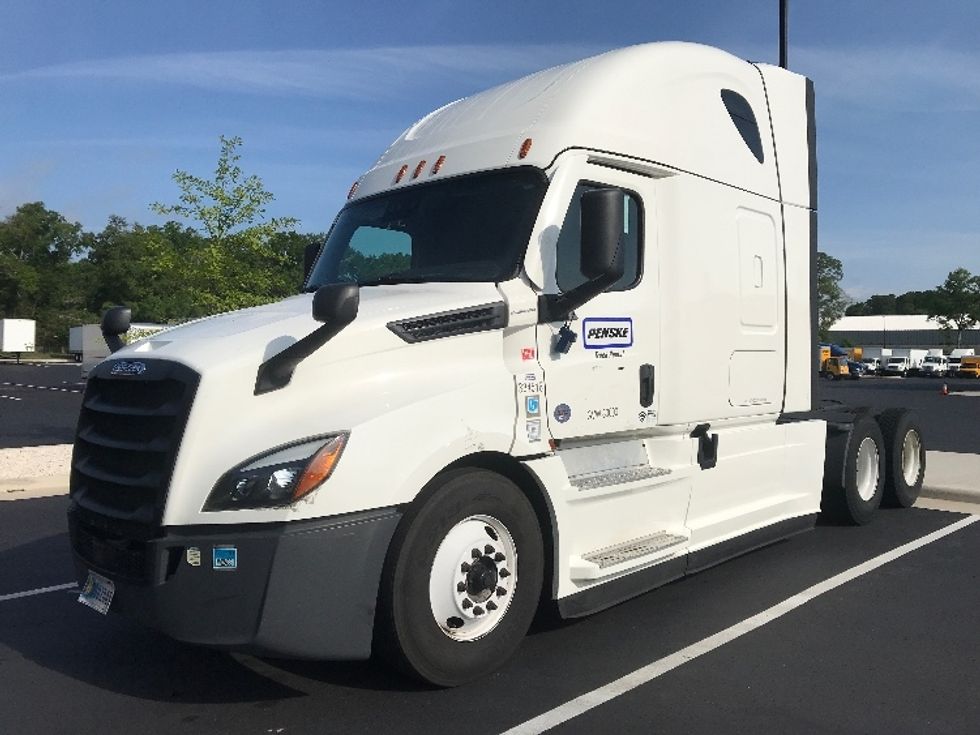 Sleeper Tractor-Heavy Duty Tractors-Freightliner-2021-T12664ST-Summit-MS-620,861\n\t\tmiles-$ 54,250 - Image 3