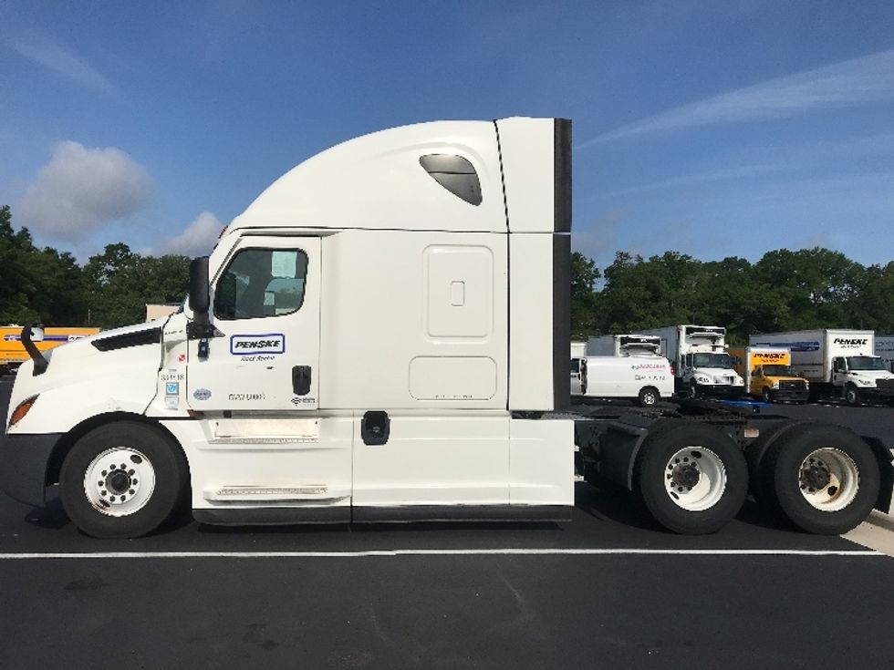 Sleeper Tractor-Heavy Duty Tractors-Freightliner-2021-T12664ST-Summit-MS-620,861\n\t\tmiles-$ 54,250 - Image 4