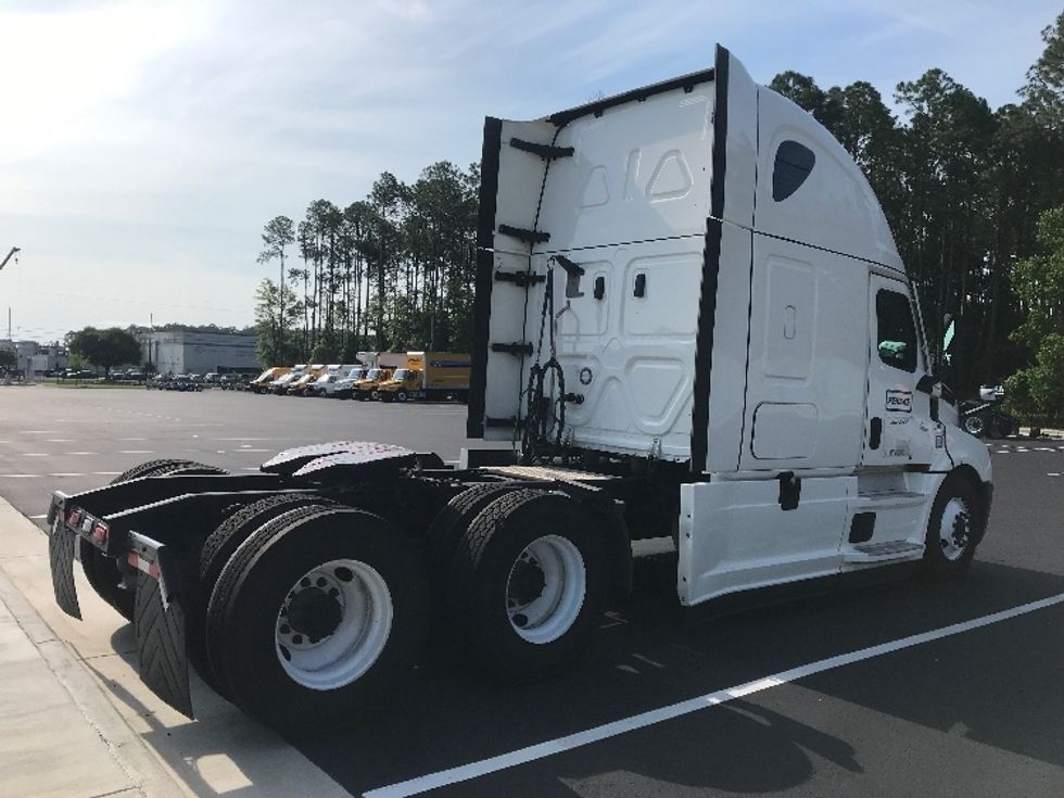 Sleeper Tractor-Heavy Duty Tractors-Freightliner-2021-T12664ST-Summit-MS-620,861\n\t\tmiles-$ 54,250 - Image 7