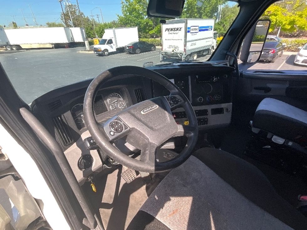 Sleeper Tractor-Heavy Duty Tractors-Freightliner-2021-T12664ST-Sun Valley-CA-518,988\n\t\tmiles-$ 69,750 - Image 10