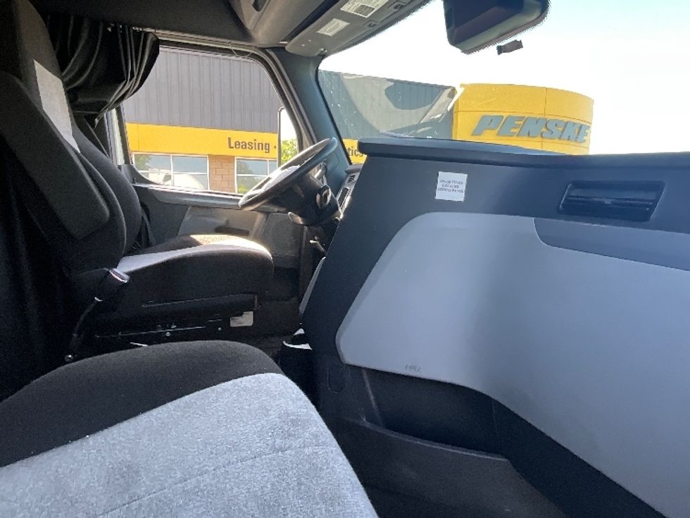 Sleeper Tractor-Heavy Duty Tractors-Freightliner-2021-T12664ST-Sun Valley-CA-518,988\n\t\tmiles-$ 69,750 - Image 15