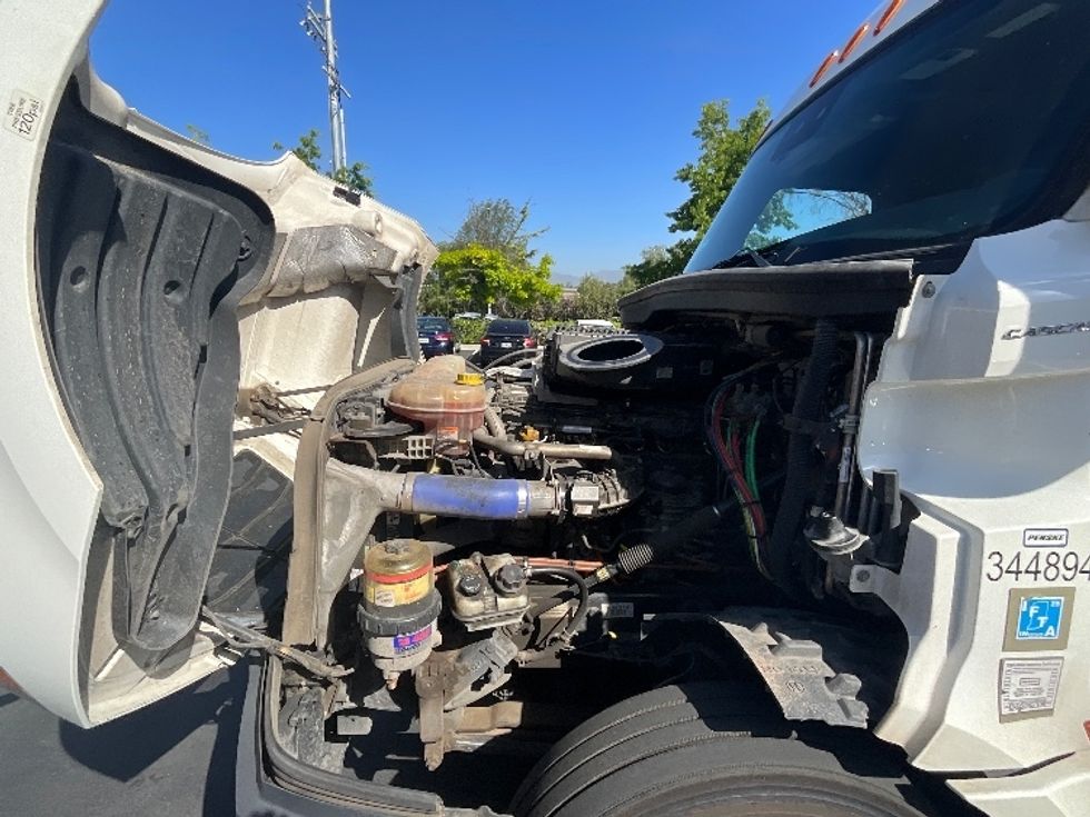 Sleeper Tractor-Heavy Duty Tractors-Freightliner-2021-T12664ST-Sun Valley-CA-518,988\n\t\tmiles-$ 69,750 - Image 20