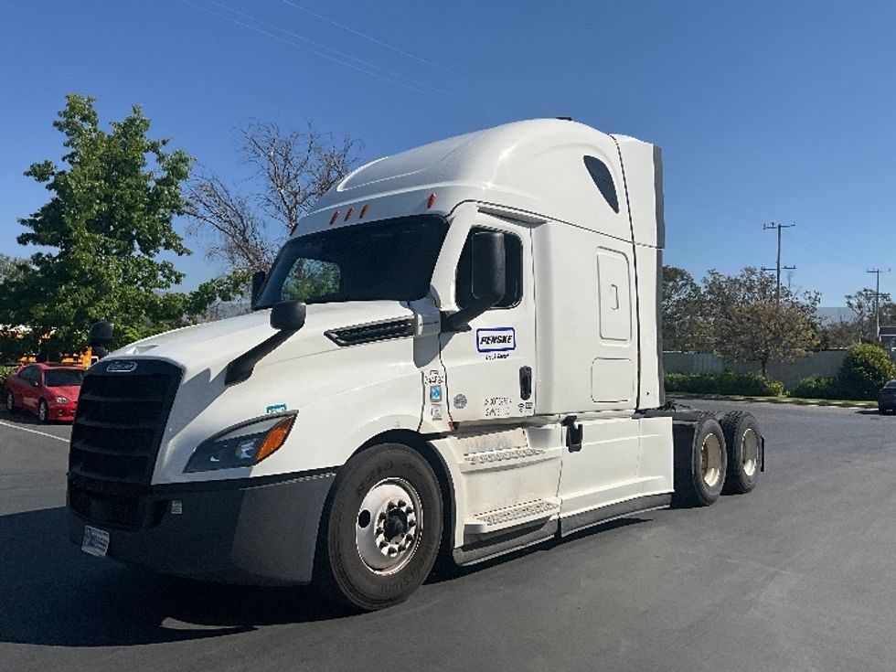 Sleeper Tractor-Heavy Duty Tractors-Freightliner-2021-T12664ST-Sun Valley-CA-518,988\n\t\tmiles-$ 69,750 - Image 3