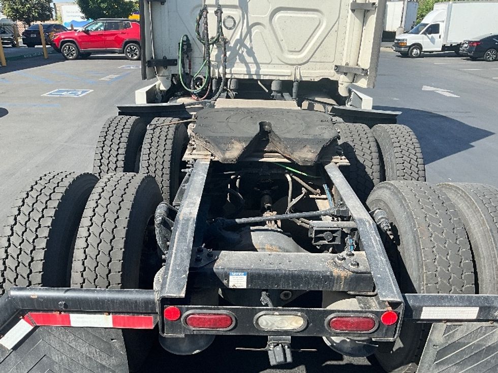 Sleeper Tractor-Heavy Duty Tractors-Freightliner-2021-T12664ST-Sun Valley-CA-518,988\n\t\tmiles-$ 69,750 - Image 6