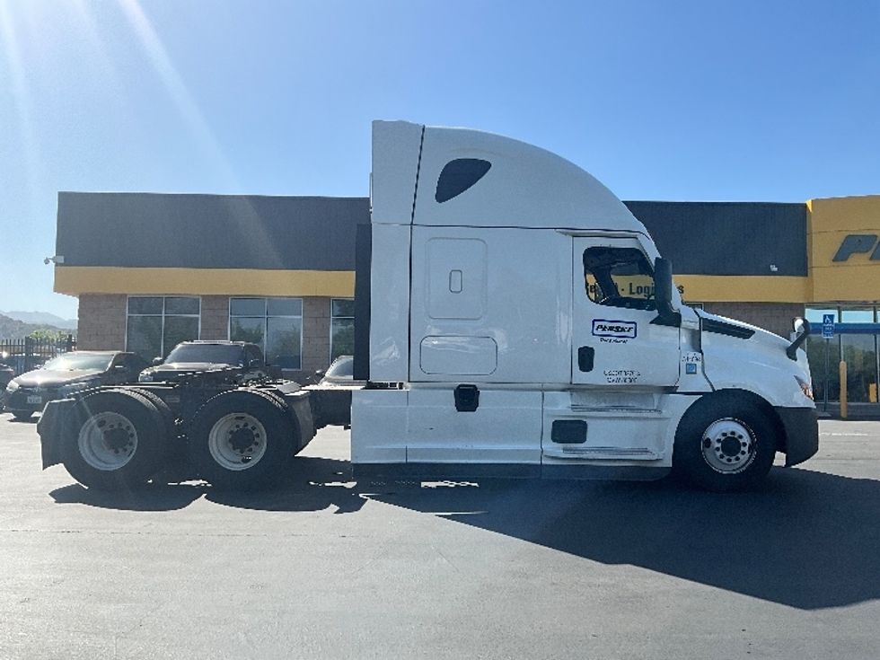 Sleeper Tractor-Heavy Duty Tractors-Freightliner-2021-T12664ST-Sun Valley-CA-518,988\n\t\tmiles-$ 69,750 - Image 8