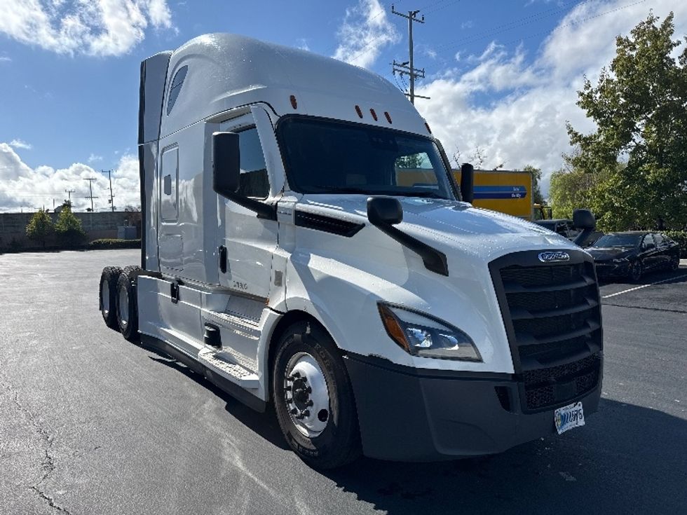 Sleeper Tractor-Heavy Duty Tractors-Freightliner-2021-T12664ST-Sun Valley-CA-522,230\n\t\tmiles-$ 68,750 - Image 1