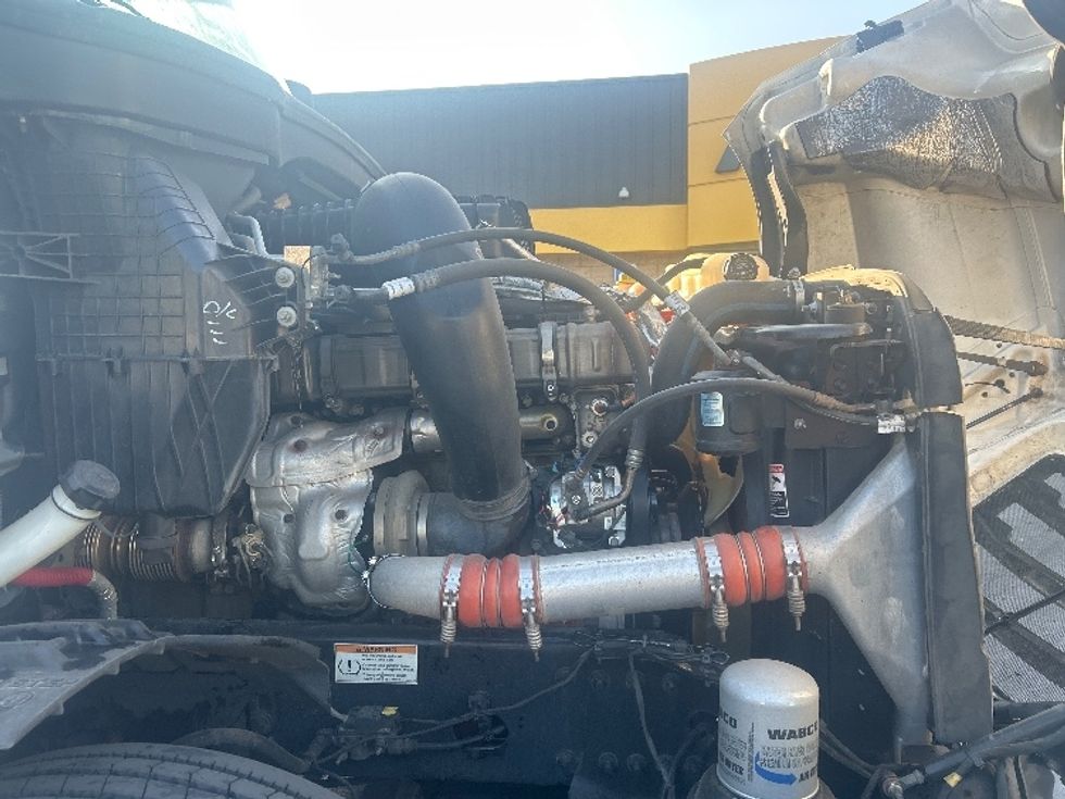 Sleeper Tractor-Heavy Duty Tractors-Freightliner-2021-T12664ST-Sun Valley-CA-522,230\n\t\tmiles-$ 68,750 - Image 19