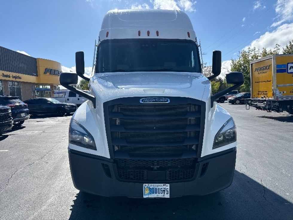 Sleeper Tractor-Heavy Duty Tractors-Freightliner-2021-T12664ST-Sun Valley-CA-522,230\n\t\tmiles-$ 68,750 - Image 2