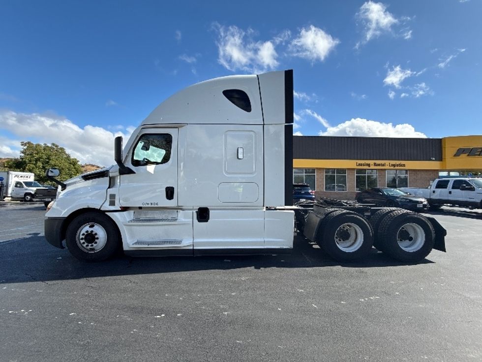 Sleeper Tractor-Heavy Duty Tractors-Freightliner-2021-T12664ST-Sun Valley-CA-522,230\n\t\tmiles-$ 68,750 - Image 4