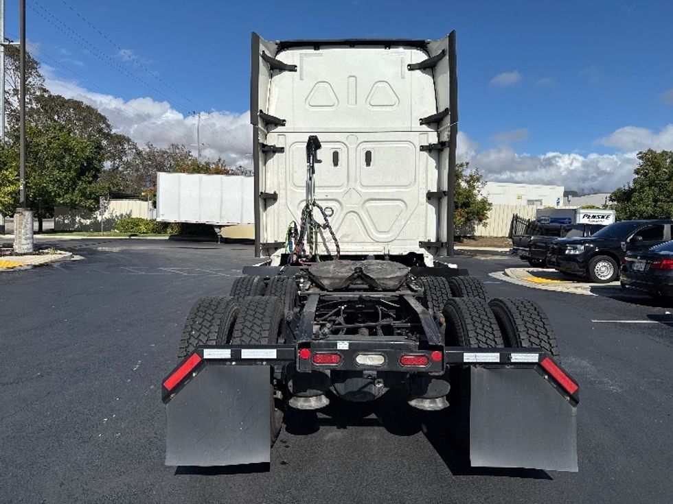 Sleeper Tractor-Heavy Duty Tractors-Freightliner-2021-T12664ST-Sun Valley-CA-522,230\n\t\tmiles-$ 68,750 - Image 6