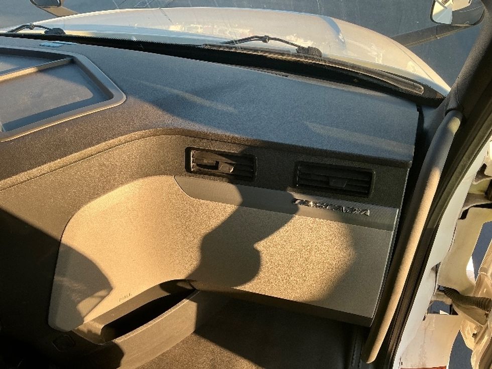 Sleeper Tractor-Heavy Duty Tractors-Freightliner-2021-T12664ST-Sun Valley-CA-612,899\n\t\tmiles-$ 59,750 - Image 14