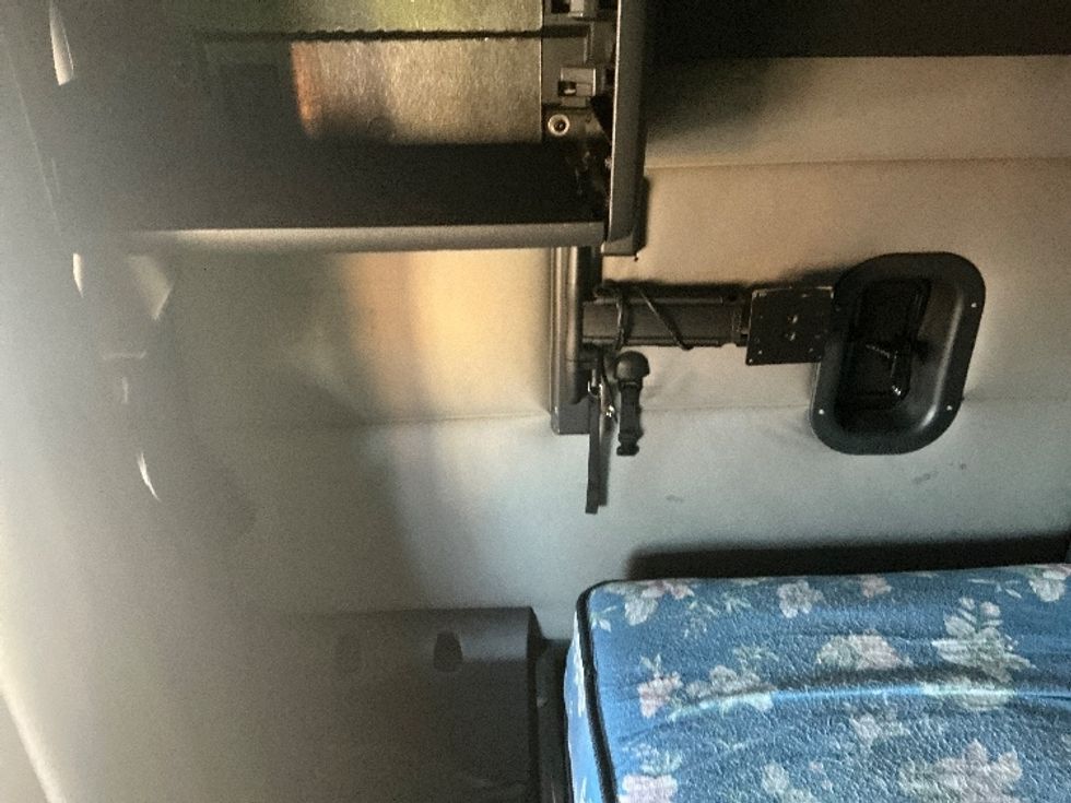 Sleeper Tractor-Heavy Duty Tractors-Freightliner-2021-T12664ST-Sun Valley-CA-612,899\n\t\tmiles-$ 59,750 - Image 19