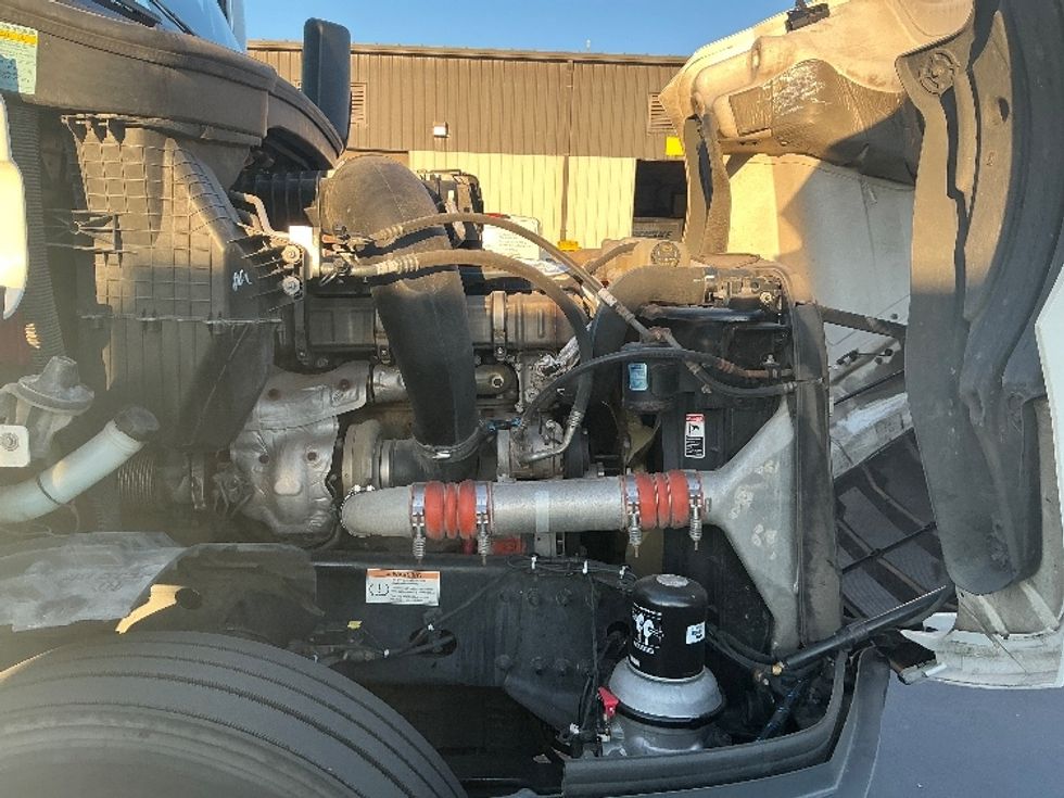 Sleeper Tractor-Heavy Duty Tractors-Freightliner-2021-T12664ST-Sun Valley-CA-612,899\n\t\tmiles-$ 59,750 - Image 20