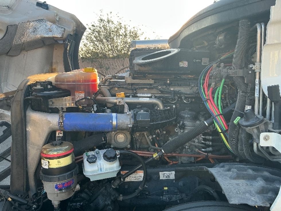 Sleeper Tractor-Heavy Duty Tractors-Freightliner-2021-T12664ST-Sun Valley-CA-612,899\n\t\tmiles-$ 59,750 - Image 21