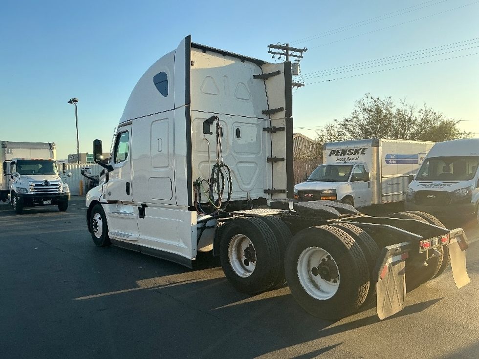 Sleeper Tractor-Heavy Duty Tractors-Freightliner-2021-T12664ST-Sun Valley-CA-612,899\n\t\tmiles-$ 59,750 - Image 5