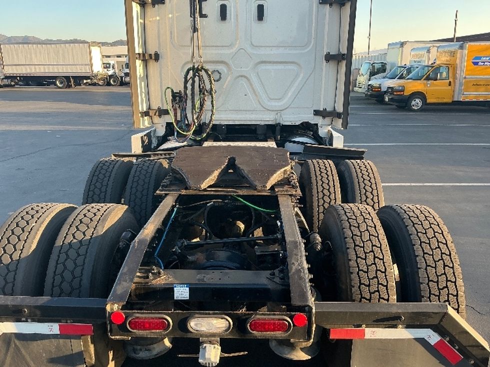 Sleeper Tractor-Heavy Duty Tractors-Freightliner-2021-T12664ST-Sun Valley-CA-612,899\n\t\tmiles-$ 59,750 - Image 6