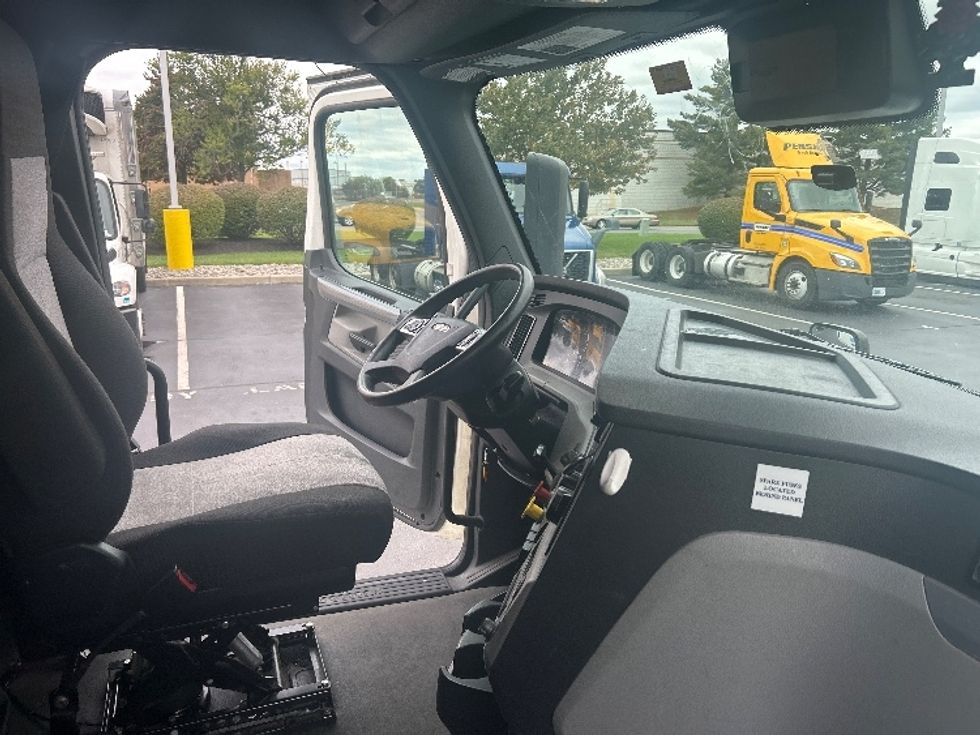 Sleeper Tractor-Heavy Duty Tractors-Freightliner-2021-T12664ST-Swedesboro-NJ-444,851\n\t\tmiles-$ 67,500 - Image 15