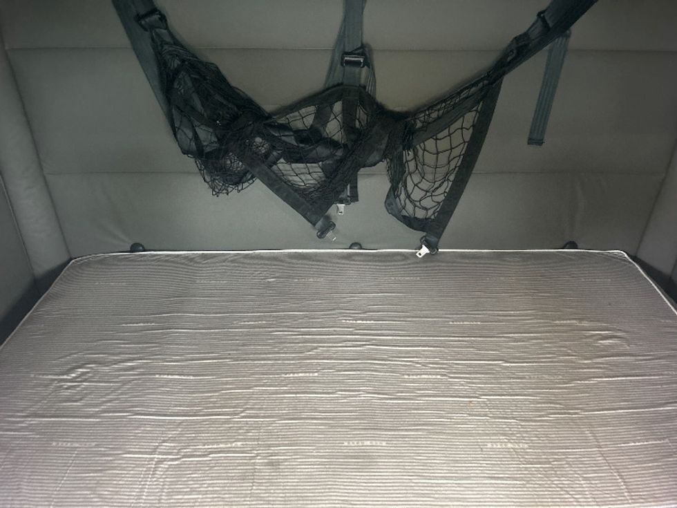 Sleeper Tractor-Heavy Duty Tractors-Freightliner-2021-T12664ST-Swedesboro-NJ-444,851\n\t\tmiles-$ 67,500 - Image 17