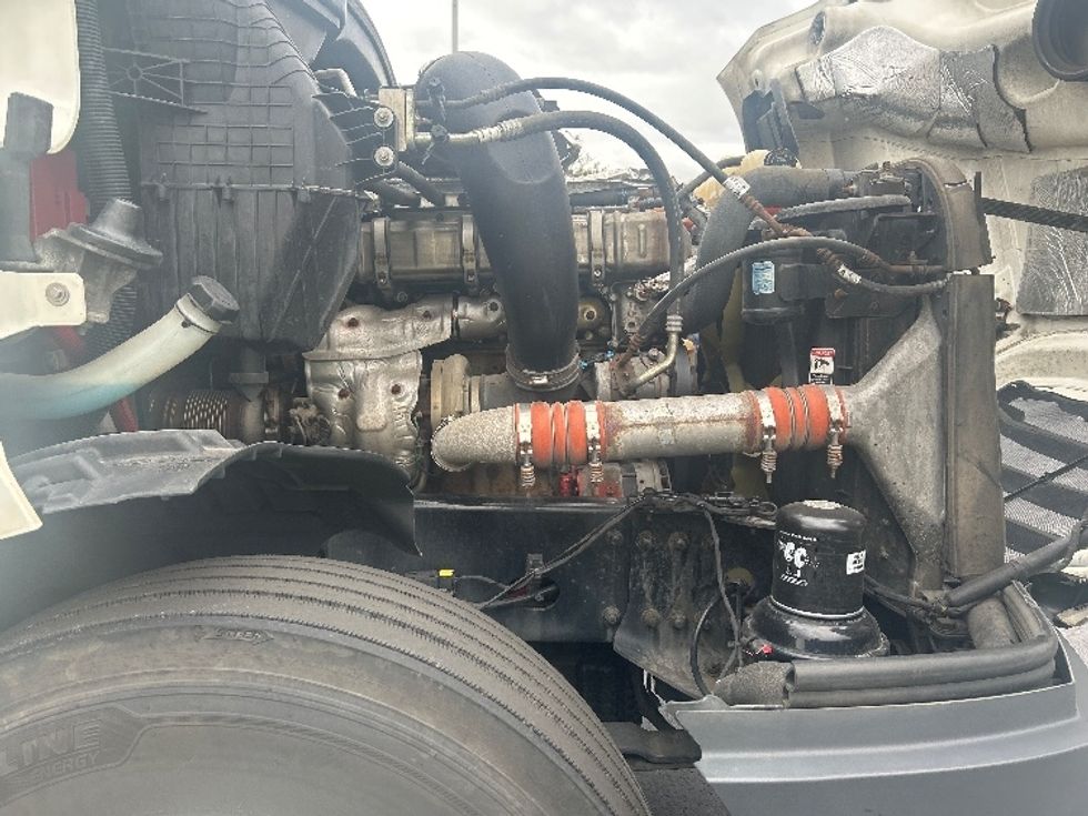 Sleeper Tractor-Heavy Duty Tractors-Freightliner-2021-T12664ST-Swedesboro-NJ-444,851\n\t\tmiles-$ 67,500 - Image 20