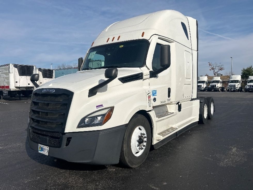 Sleeper Tractor-Heavy Duty Tractors-Freightliner-2021-T12664ST-Swedesboro-NJ-444,851\n\t\tmiles-$ 67,500 - Image 3