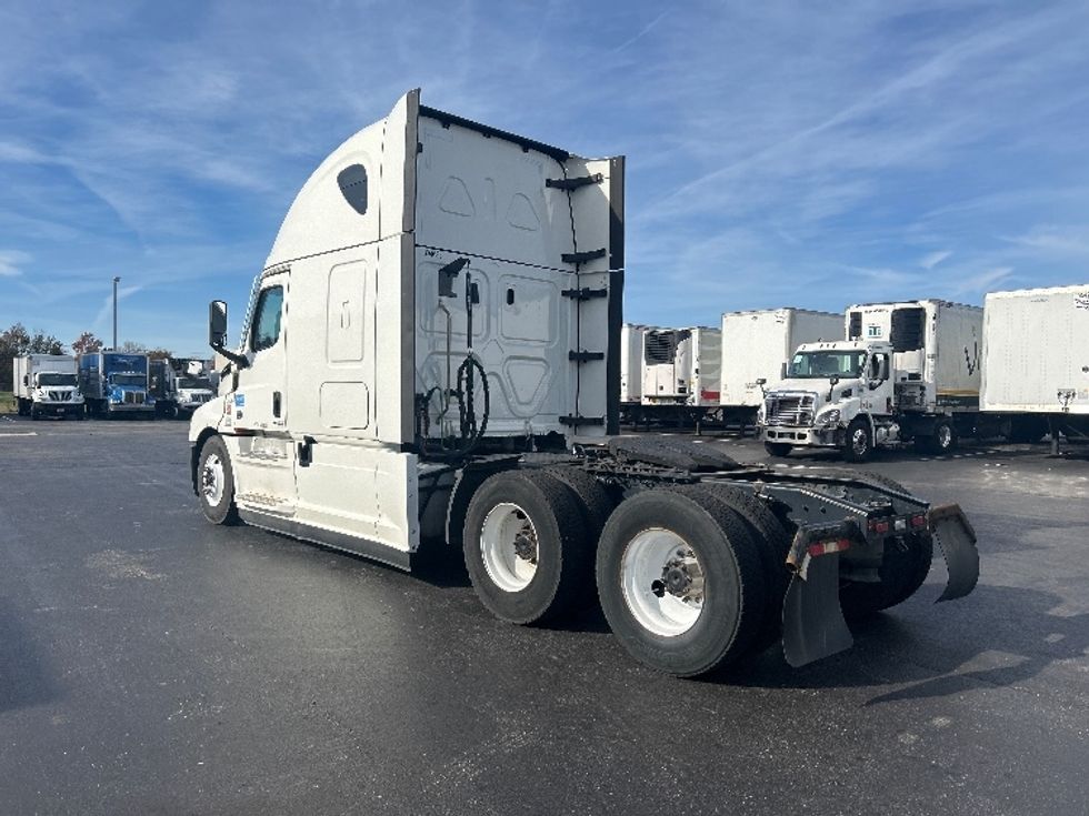 Sleeper Tractor-Heavy Duty Tractors-Freightliner-2021-T12664ST-Swedesboro-NJ-444,851\n\t\tmiles-$ 67,500 - Image 5