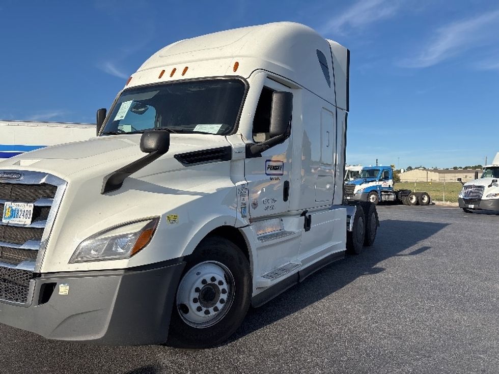 Sleeper Tractor-Heavy Duty Tractors-Freightliner-2021-T12664ST-Tallahassee-FL-596,214\n\t\tmiles-$ 52,750 - Image 3